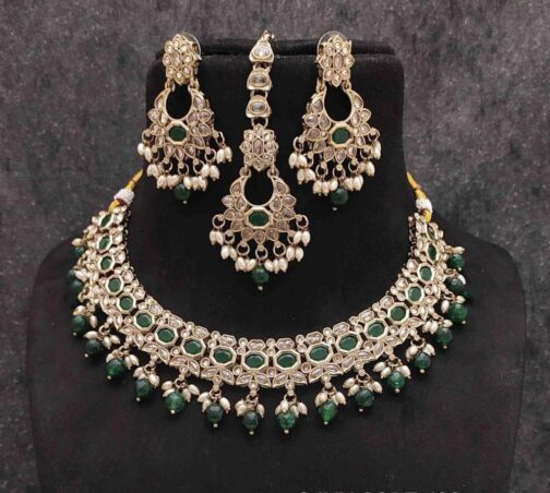 Elegant Green and Pearl Necklace & Earrings Set – Sophisticated Jewelry for Any Occasion